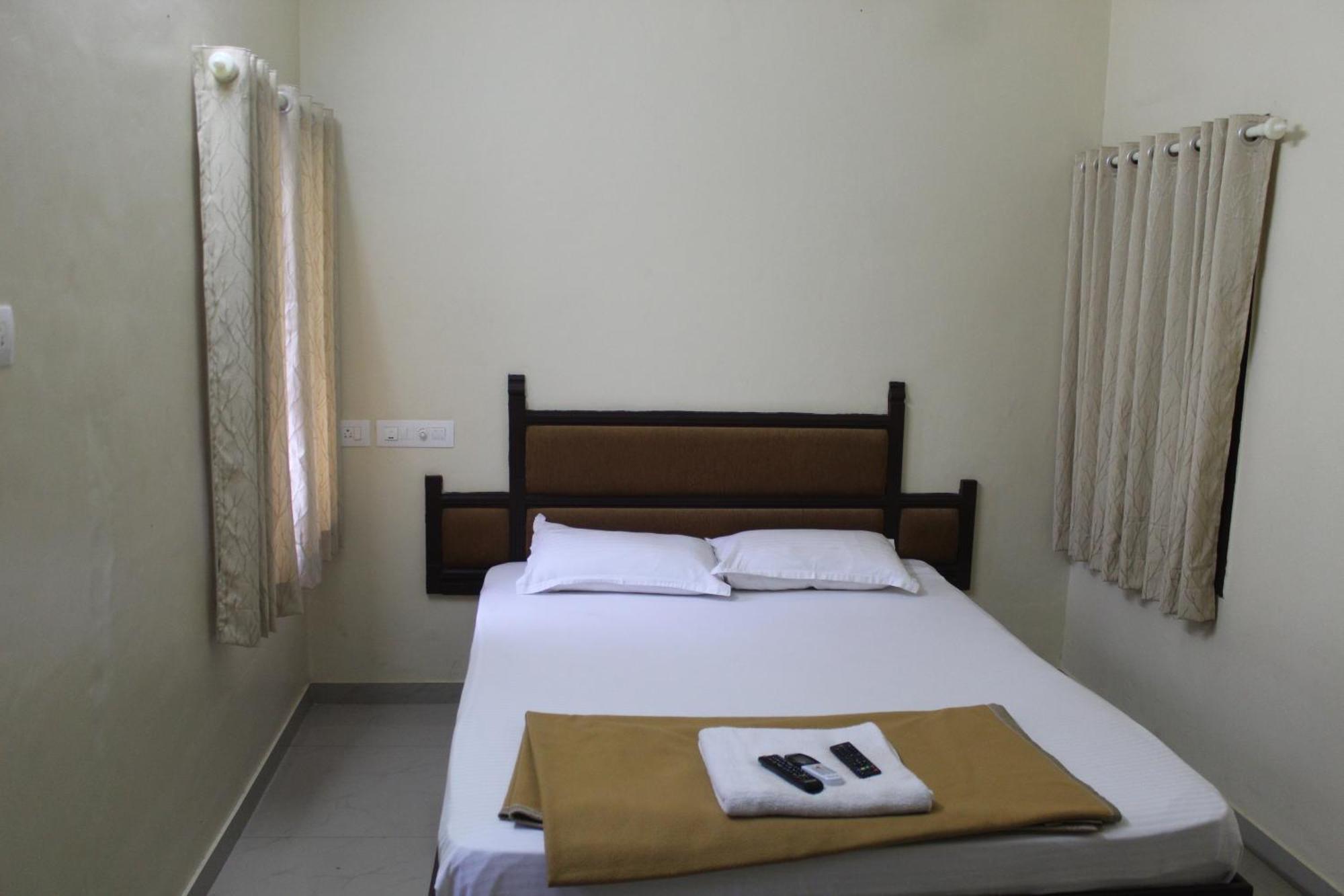 Anna Hotel Thiruvananthapuram Exterior foto